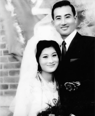 前行政院長王金平在臉書上貼出黑白婚紗照公開向公道婆示愛，還要大家珍惜另一半，暗諷郭董後宮干政說。 圖/擷取自公道伯王金平粉絲團