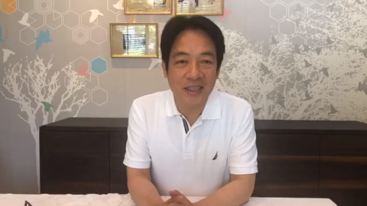 前行政院長賴清德26日中午12:00開直播，回應「初選造成分裂」等議題。直接挑明拒絕現在討論「蔡賴配」的相關問題。 圖：翻攝賴清德臉書