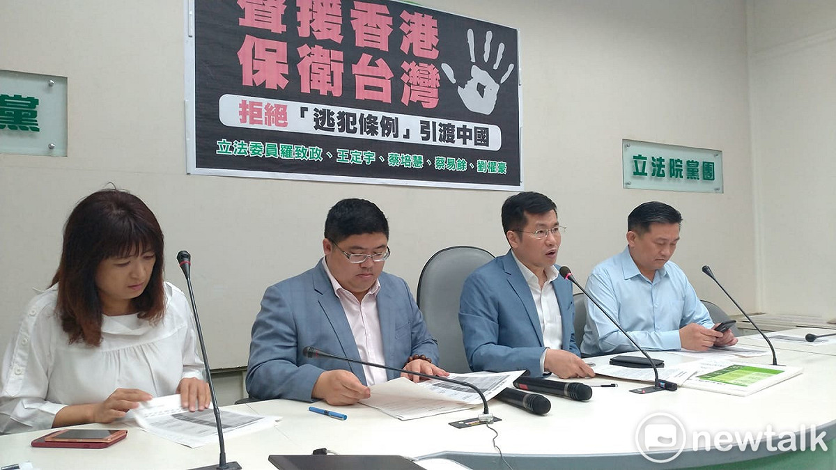 民進黨立委今天（26日）召開「聲援香港，保護台灣」記者會。 圖：陳佩君／攝