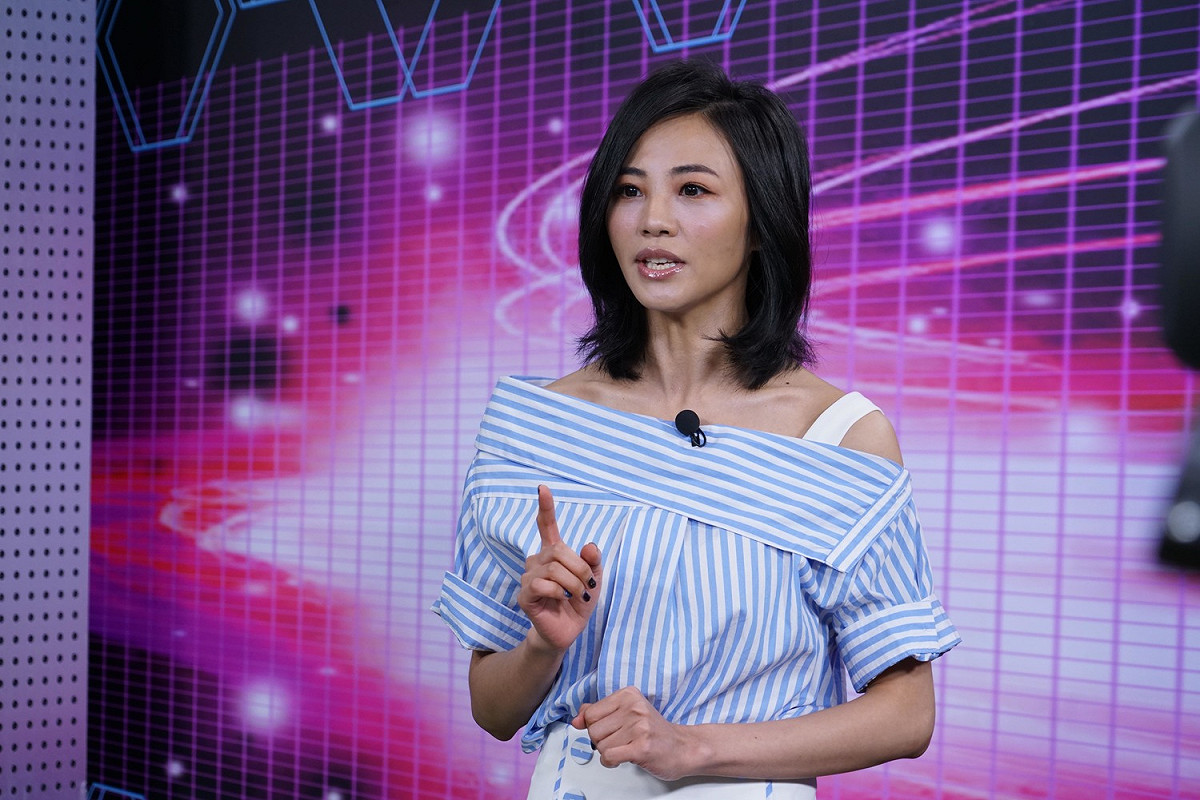 《台灣競讚》主持人安娜李直呼用電視看比賽好爽！ 圖：狼谷競技台／提供