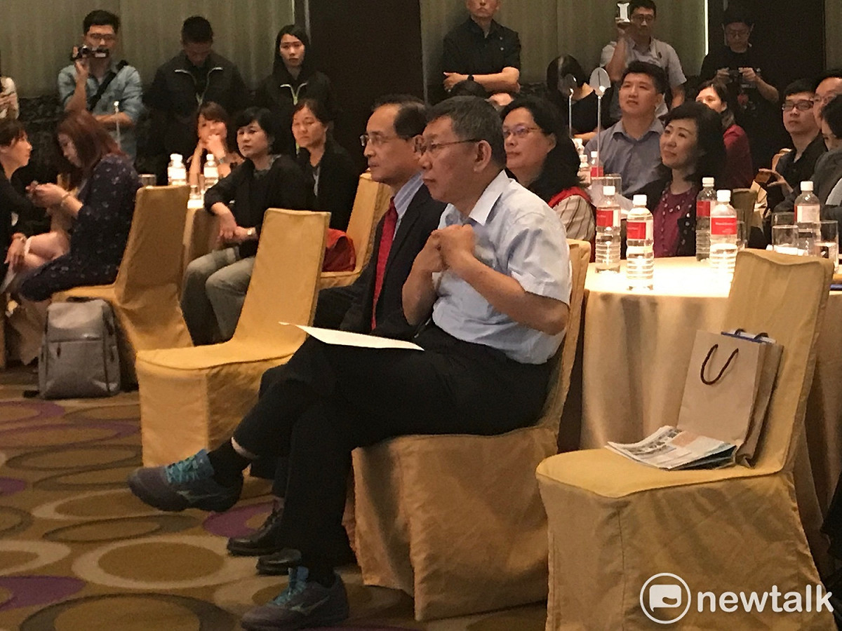 台北市長柯文哲今日被問及怎麼看吳祥輝辱罵總統蔡英文一事，柯說，「小英自己吃到苦頭了吼！」 圖：周煊惠 ／攝