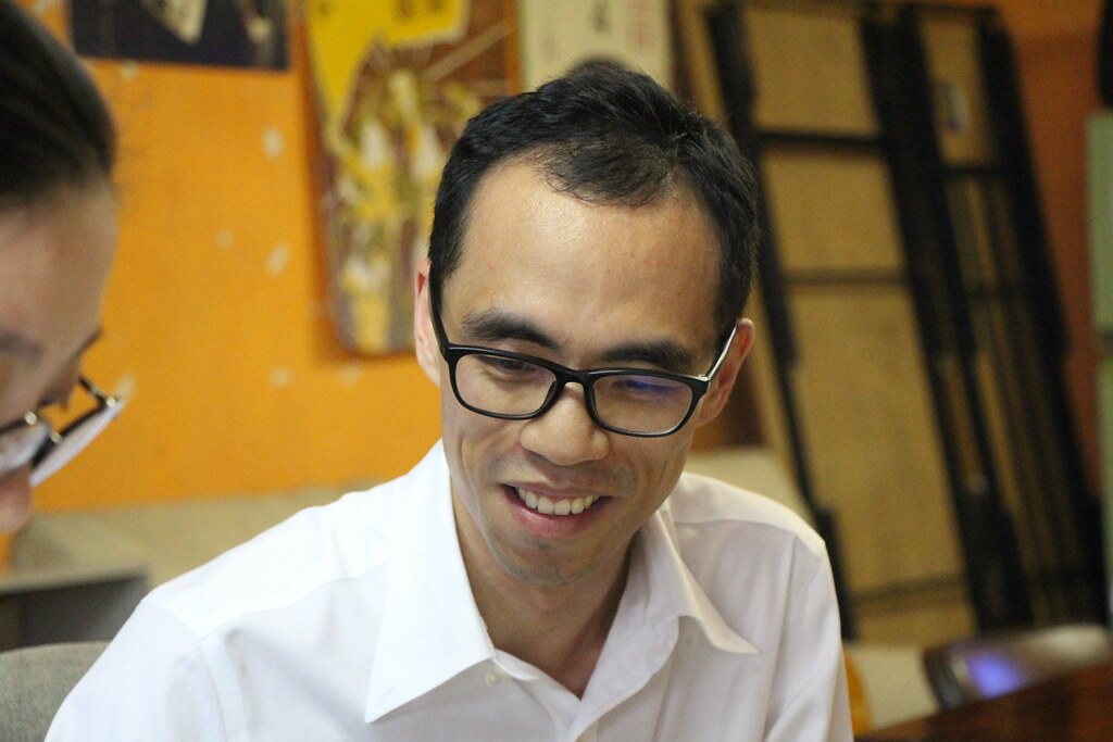 六四事件即將屆滿三十周年，香港一名中學歷史及通識老師許偉恒， 花了整整十年時間，完成一本逾30萬字的《六四十問》新書，並以真名出版，無懼《逃犯條例》。 圖：翻攝自獨立媒體網站（www.inmediahk.net）