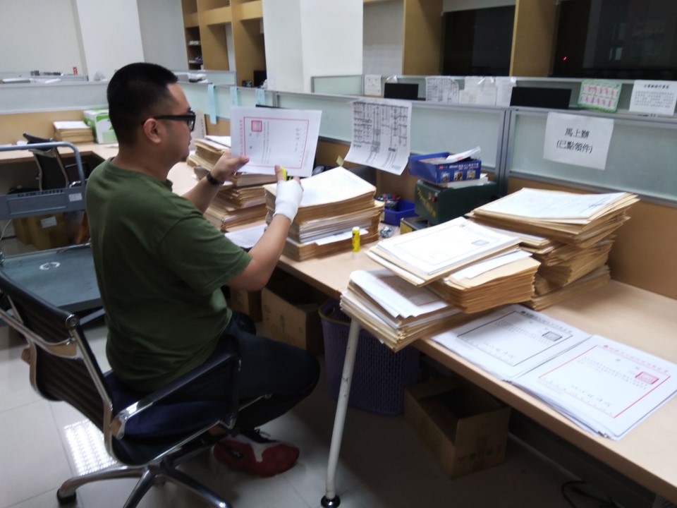 每年3月至5月間的報稅季可說是海基會法律處人員的「爆肝月」。 圖：海基會提供