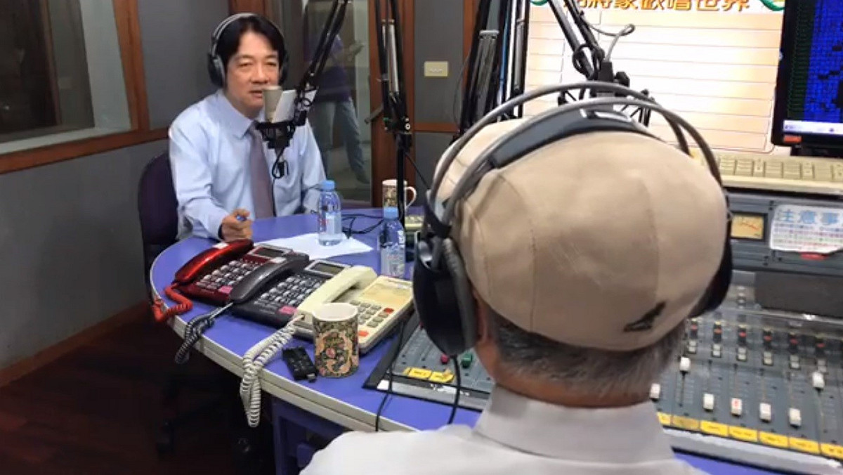 前行政院長賴清德擔任「聽醫生講看覓」廣播節目的來賓，受訪時大談參加黨內初選的心情與初衷。 圖 :翻攝自番薯衛星電台臉書