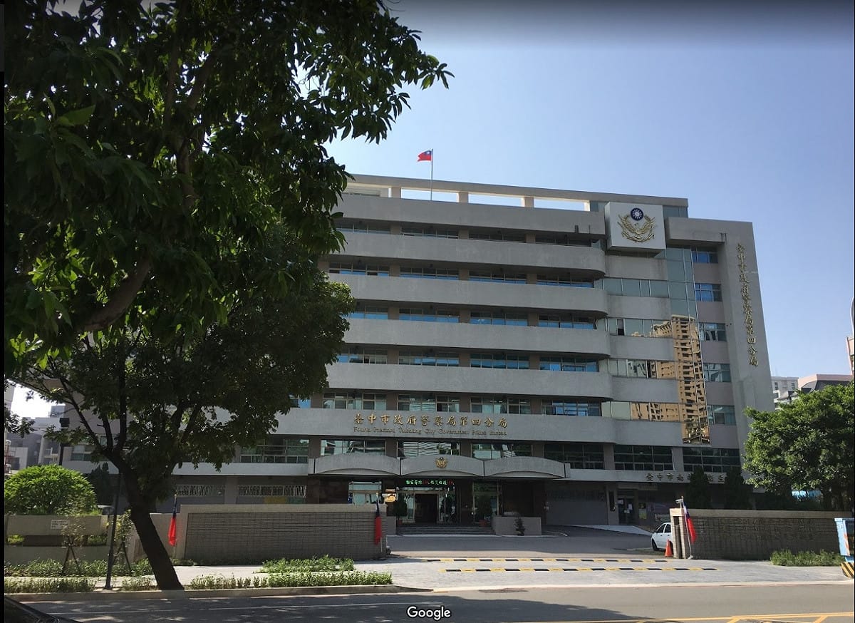 台中市夜店X-CUBE前天復業，不料昨晚發生酒客互毆事件，最後被台中市警局四分局大墩派出所的員警合力壓制。 圖：擷取自Google Map。