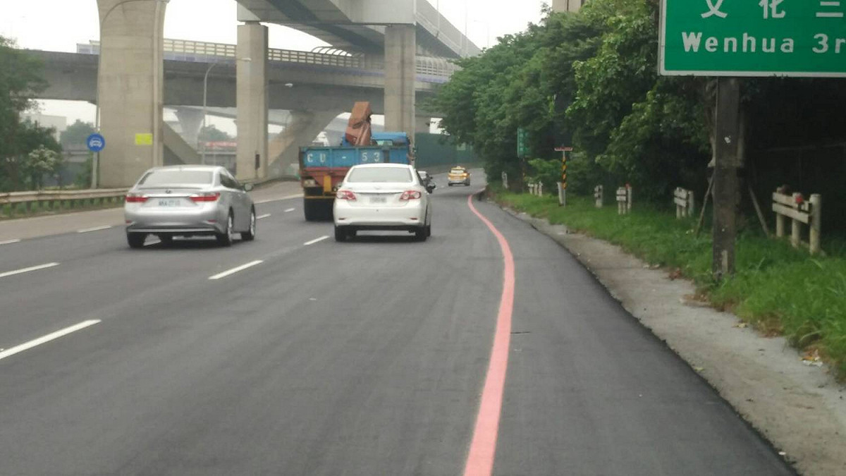 新北市著手拓寬林口區八德路車道，提升行車安全。 圖／新北市交通局提供