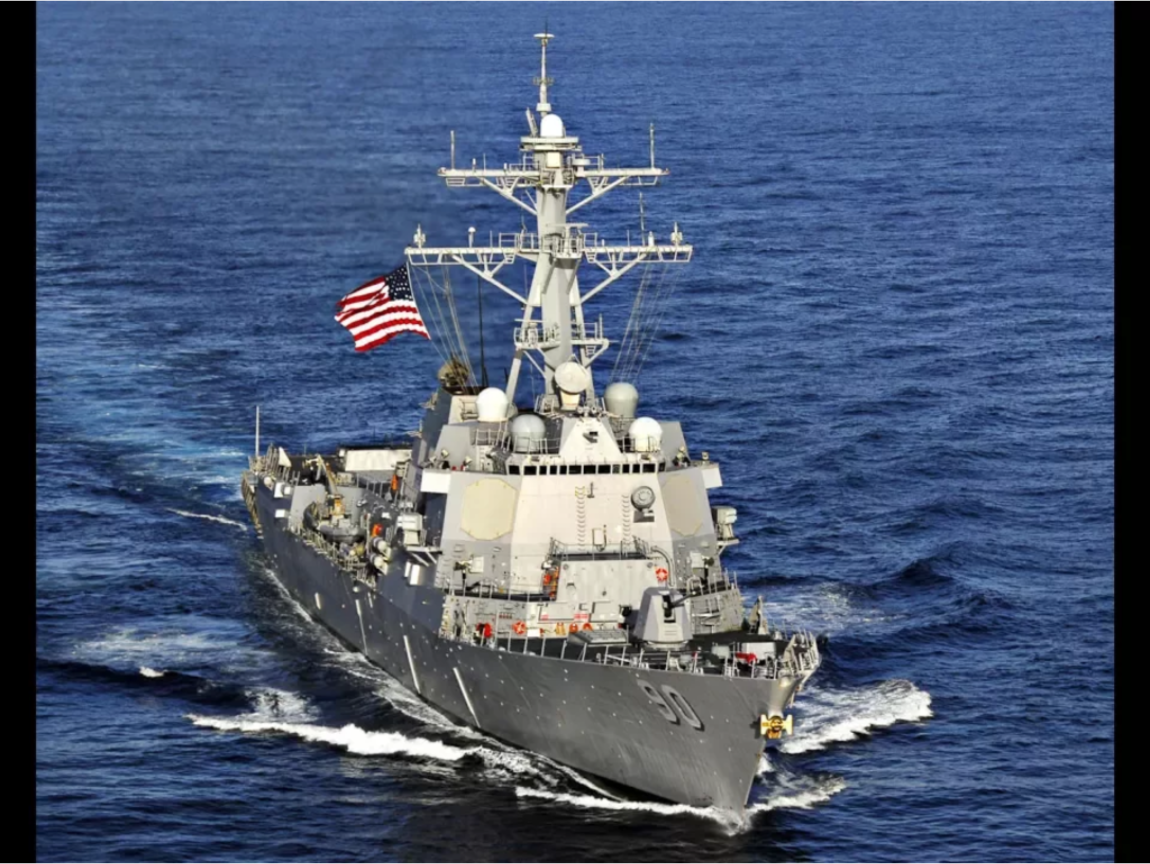 兩艘美國柏克級神盾驅逐艦28日通過台灣海峽，中國外交部發言人耿爽表示「全程掌握」。 圖：翻攝自Youtube