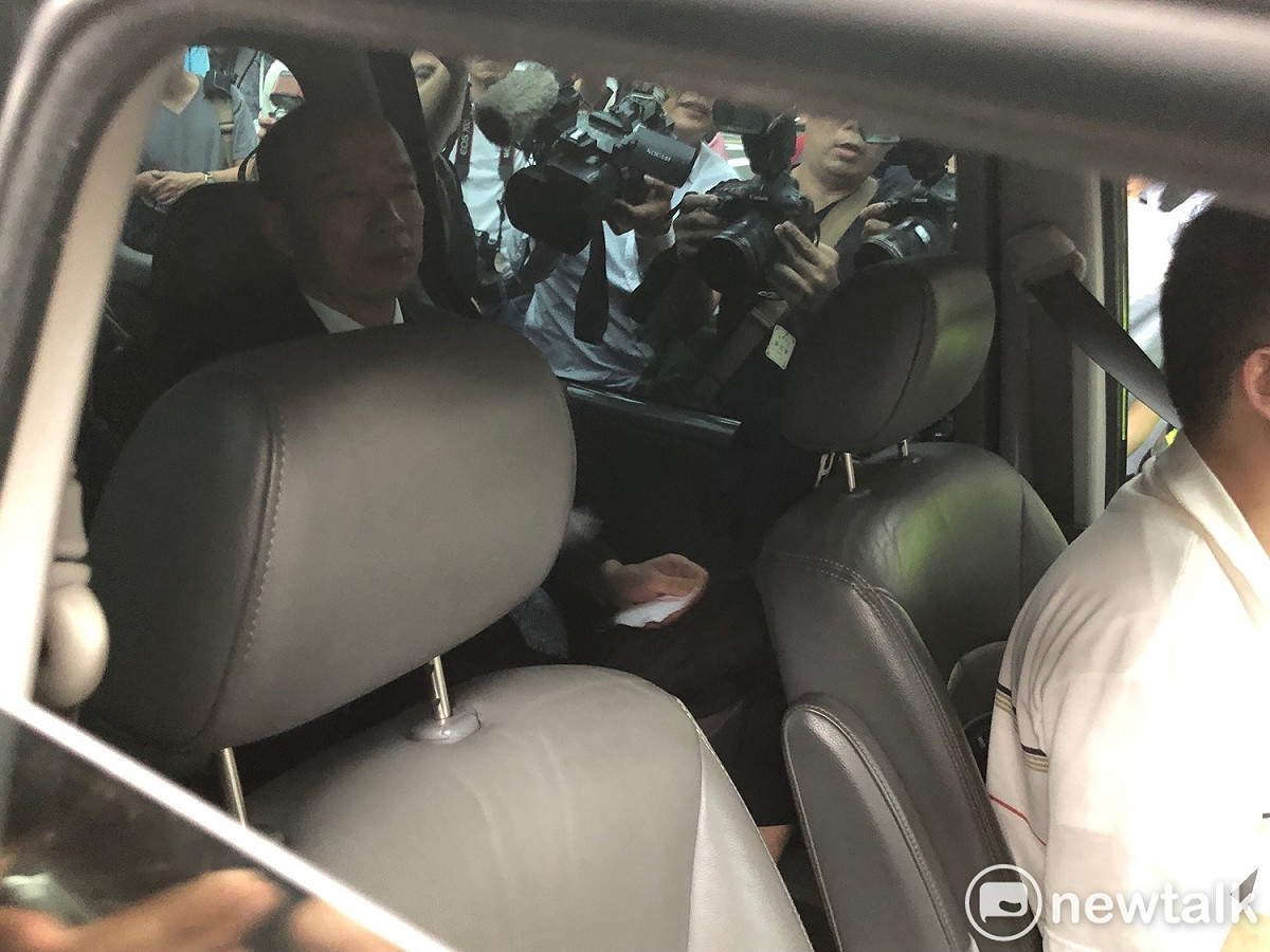 高雄市長韓國瑜下午來到國民黨中央與黨主席吳敦義會面。 圖：趙婉淳／攝