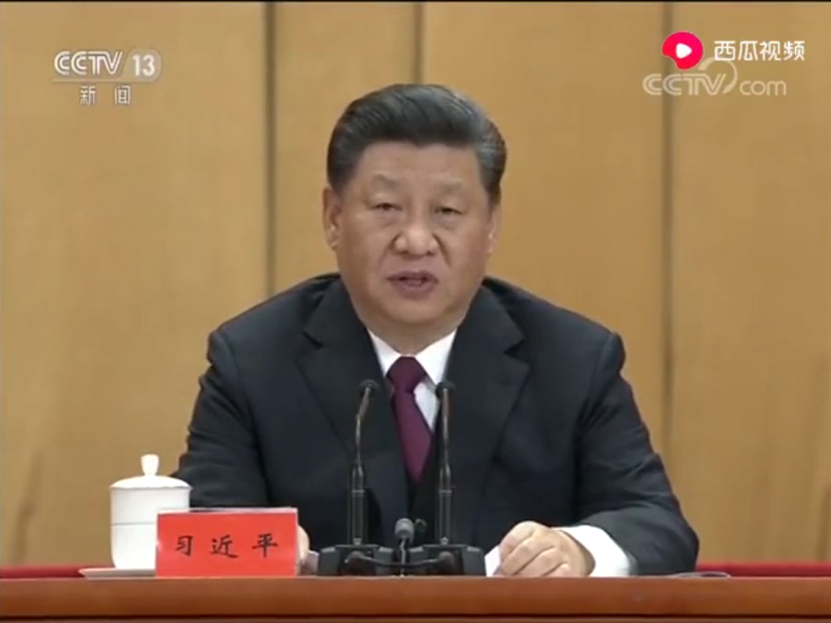 今年是五四運動100週年，同時也是六四天安門事件30週年。中共總書記習近平今(30)日在五四紀念大會上以「愛國」為基調，強調新時代中國青年要「聽黨話、跟黨走」，共青團要毫不動搖堅持黨的領導。習近平藉此迴避五四運動「民主自由」精神，刻意切割與「六四」的歷史傳承與延續，用意不言而喻。 圖：翻攝自央視網