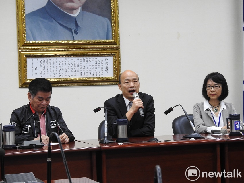 高雄市長韓國瑜今天北上與黨主席吳敦義閉門會議半小時，會後韓對外召開記者會說明會面內容。 圖：趙婉淳／攝（資料照片）