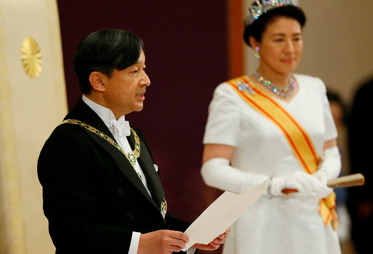 日本天皇德仁在正式登基後，首度以天皇身分對外談話，他向外界承諾，要讓日本人民團結一致，並與人民站在一起。資料照片。 圖：達志影像/美聯社。