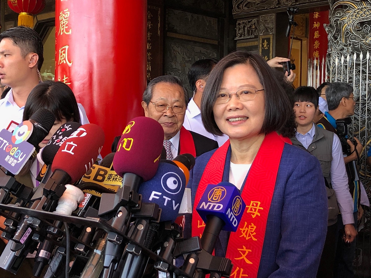 蔡英文總統上午前往松山慈惠堂參加2019台北母娘文化季保民遶境嘉年華。 圖：趙婉淳／攝
