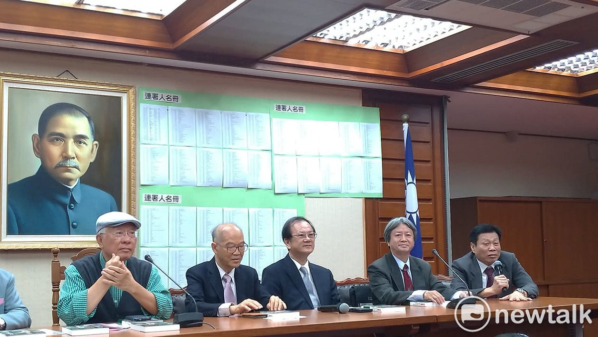 高大成（圖右）受訪時，相當不滿黨中央的作法。 圖：陳佩君／攝