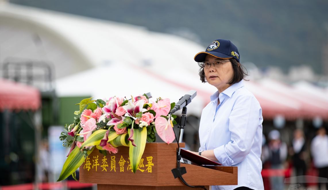 總統蔡英文４日上午至台北港海巡基地視導「金華暨海安十號演習」致詞慰勉。 圖：軍聞社/提供（資料照片）