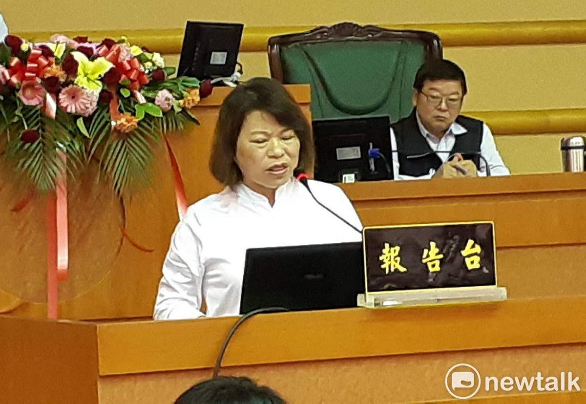 嘉義市長黃敏惠在市議會定期會報告時表示，已提案在全市國中小教室加裝冷氣，希望議會支持。 圖：蔡坤龍/攝（資料照片）