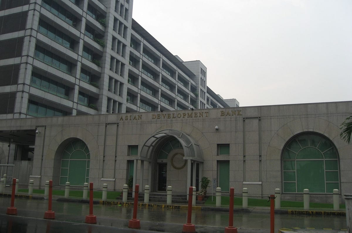 亞洲開發銀行日前在斐濟舉行年會，與會的日本副首相麻生太郎要求研議減少對中國低利貸款。 圖：翻攝自維基百科。
