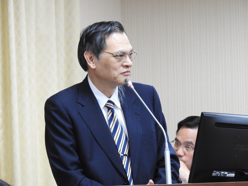 陸委會主委陳明通上午到立法院內政委員會備詢。 圖：趙婉淳／攝