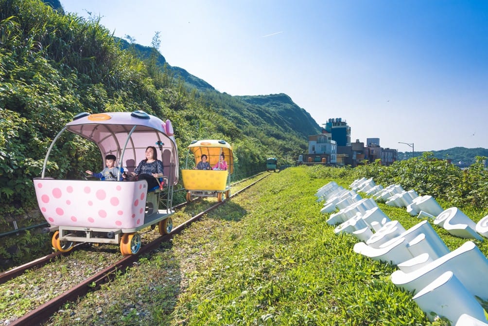 澳鐵道自行車可暢遊最美海岸線。 圖／新北市觀光旅遊局提供