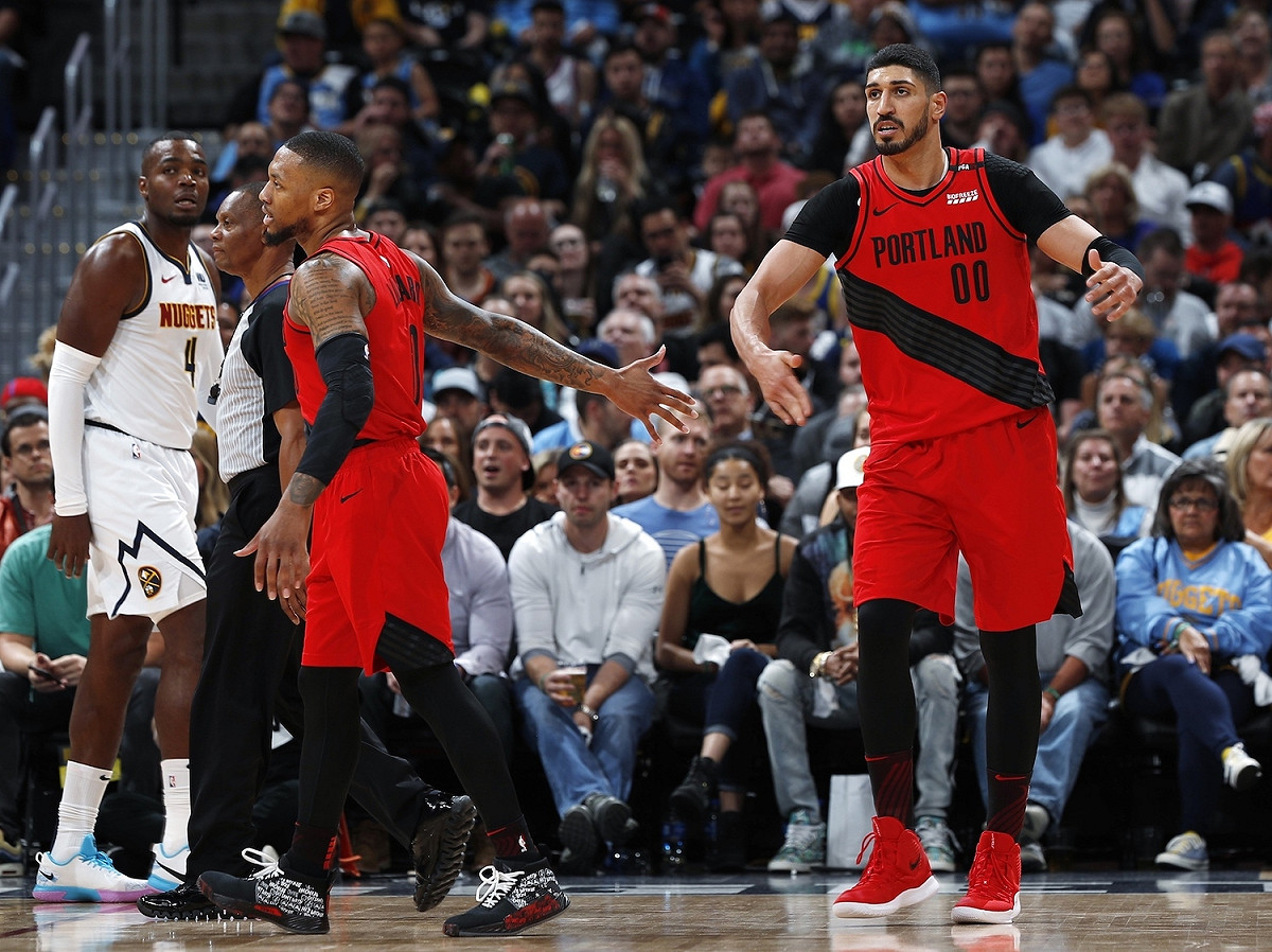 拓荒者中鋒Enes Kanter(右)。 圖／美聯社／達志影像