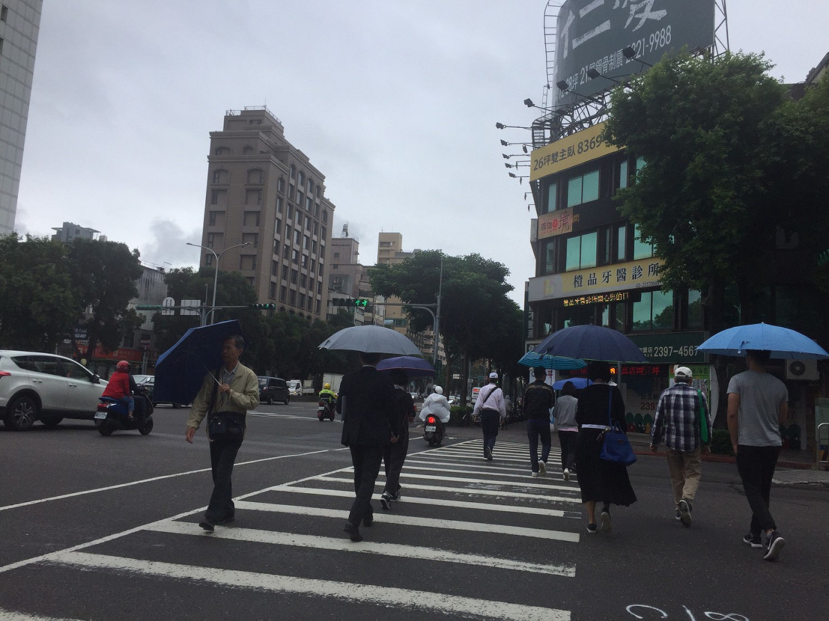 最近受鋒面及東北季風影響，氣溫忽上忽下，台北市衛生局提醒民眾，民眾要留意流感病毒。 圖：閻芝霖/攝