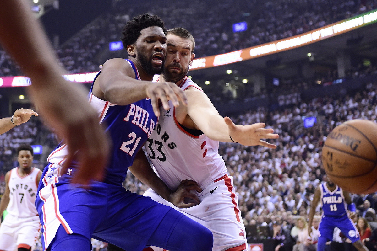 76人Joel Embiid（左）。 圖／美聯社／達志影像