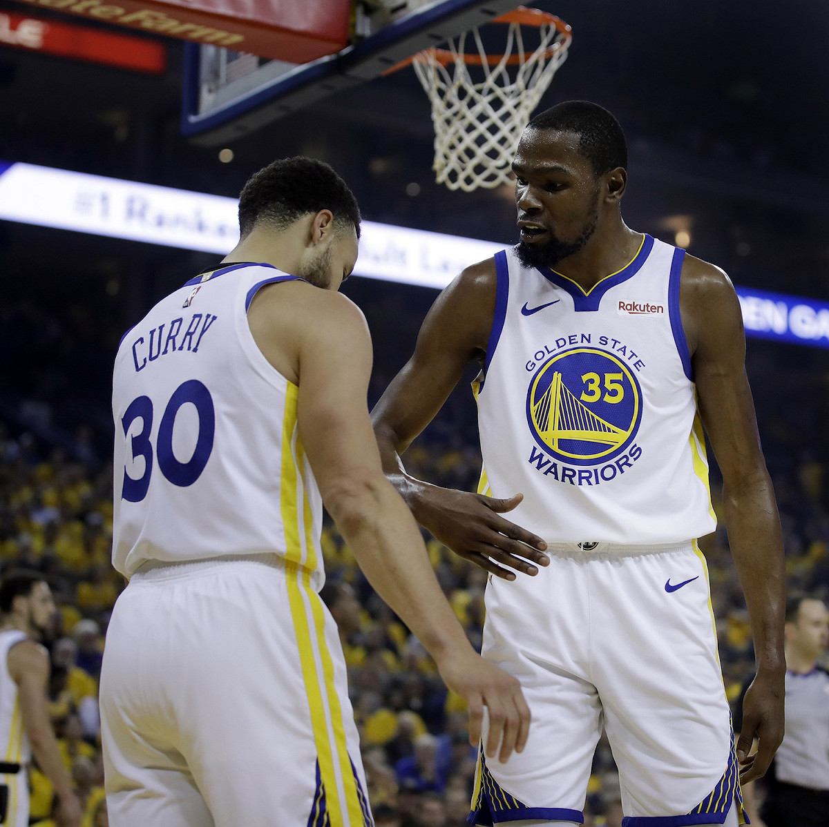 勇士Kevin Durant傷退，反而打醒Stephen Curry外線開轟。 圖／美聯社／達志影像