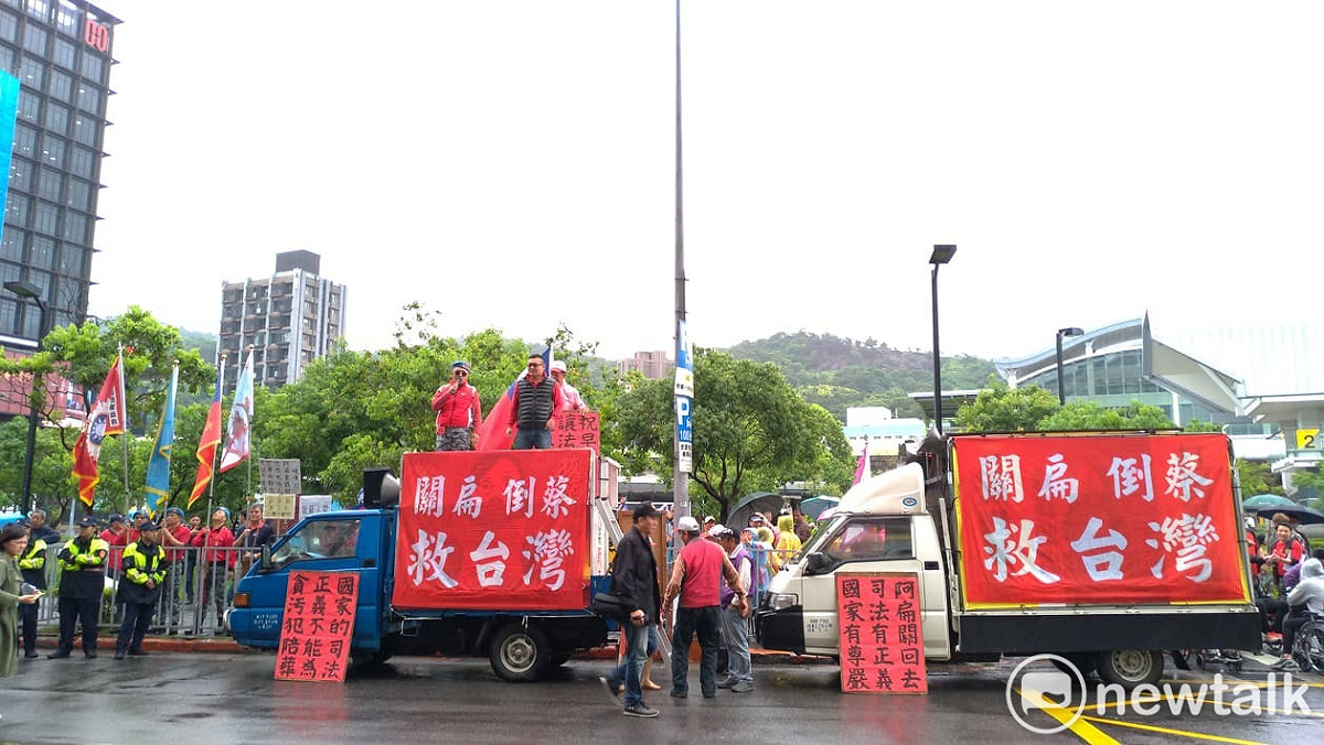 拔菜總部前往抗議。 圖:陳佩君/攝