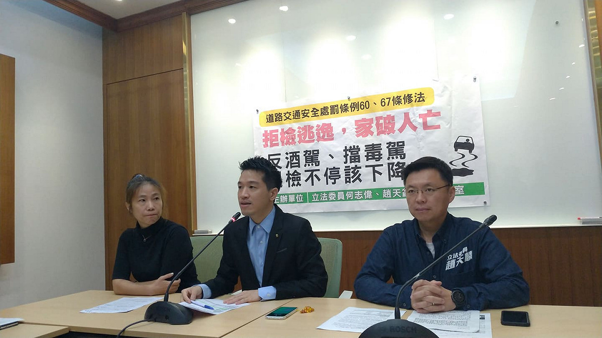 民進黨立委何志偉、趙天麟今天(10日)召開記者會提出修法。 圖:陳佩君/攝