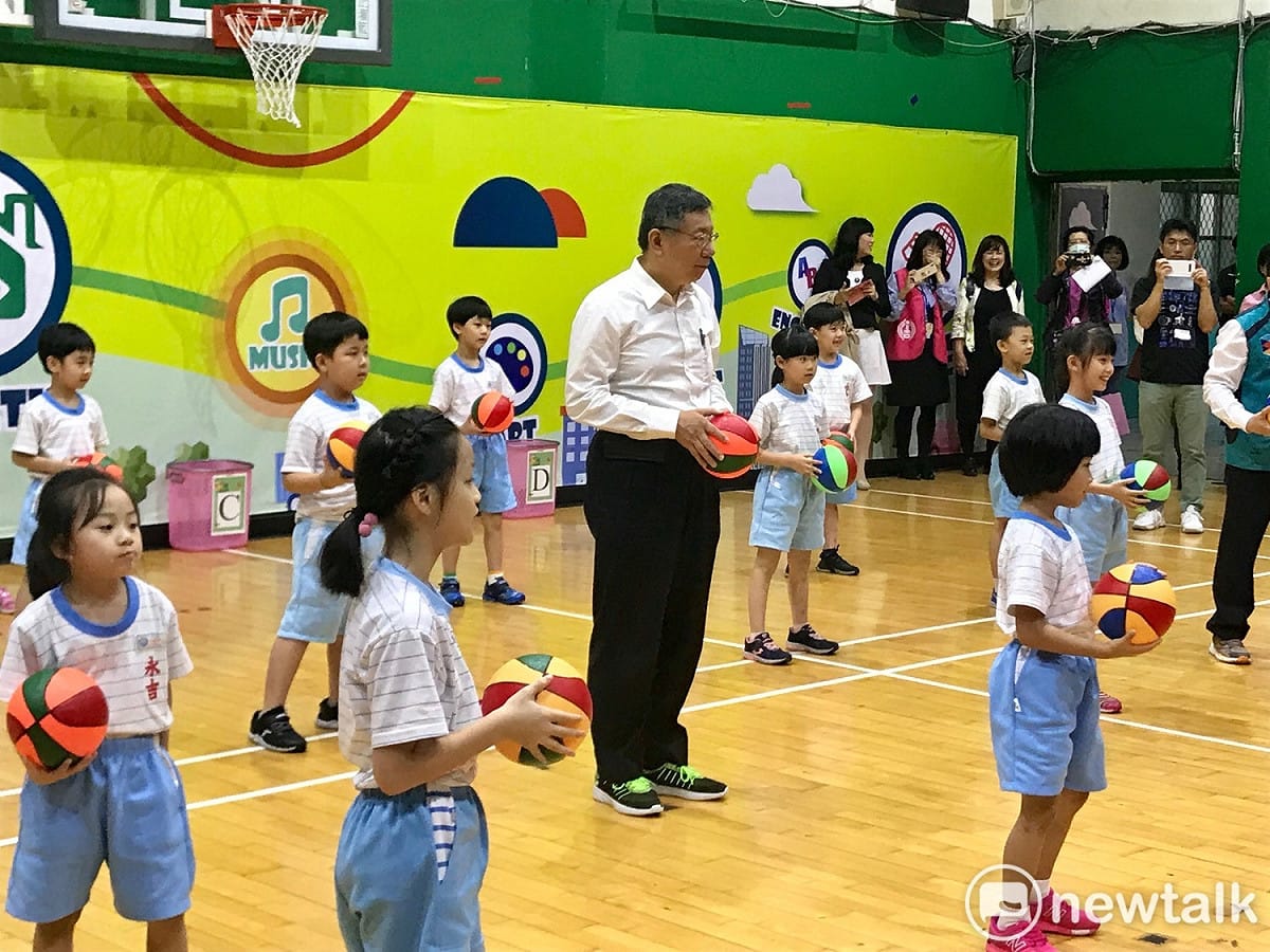 台北市長柯文哲說，他看國民黨講「一中各表」，但中國方面也沒同意這說法。柯也說，中方還是要面對目前狀況，「如果否認中華民國存在，九二共識真的很難談下去，在台灣就卡住了」。 圖：周煊惠 ／攝