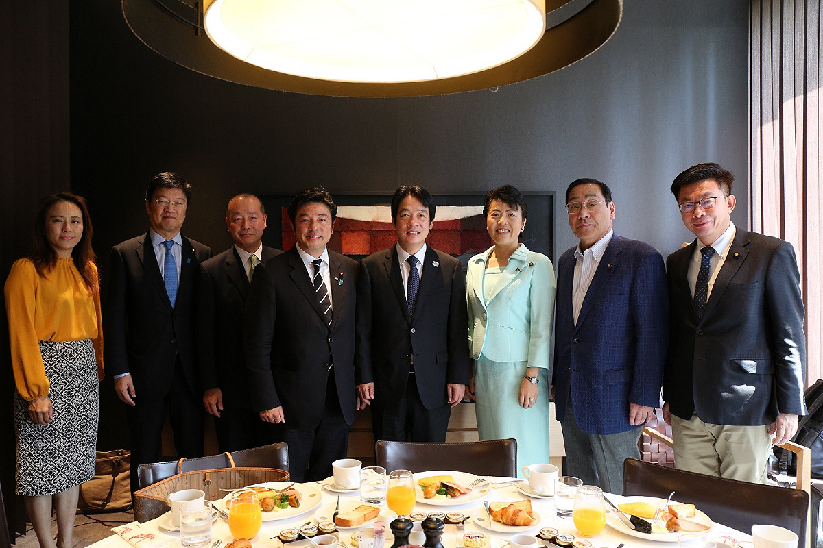 賴清德今（10）天與日本參議員阿達雅志、中西哲、有村治子及眾議員中山泰秀、高木啓、長尾敬等國會議員進行早餐會。 圖：賴清德行動辦公室/提供