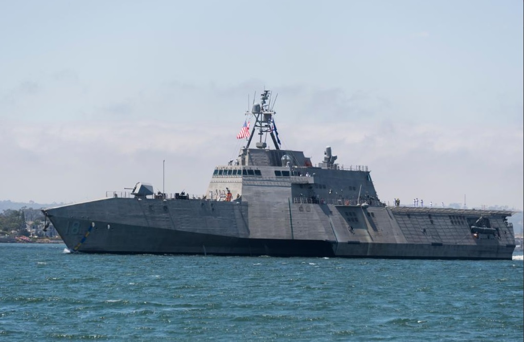 美國海軍阿靈頓號（USS Arlington）和愛國者（Patriot）防空飛彈系統將加入林肯號航空母艦打擊群（USS Abraham Lincoln Carrier Strike Group）和B-52轟炸機特遣部隊的行列，派駐波斯灣地區。 圖/翻攝自U.S. Navy推特