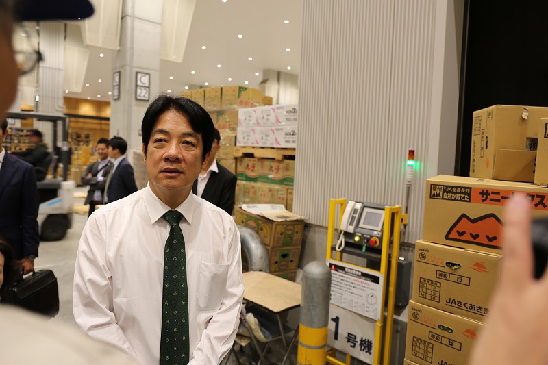 行政院前院長賴清德前往東京豐洲市場參觀。 圖/賴辦提供