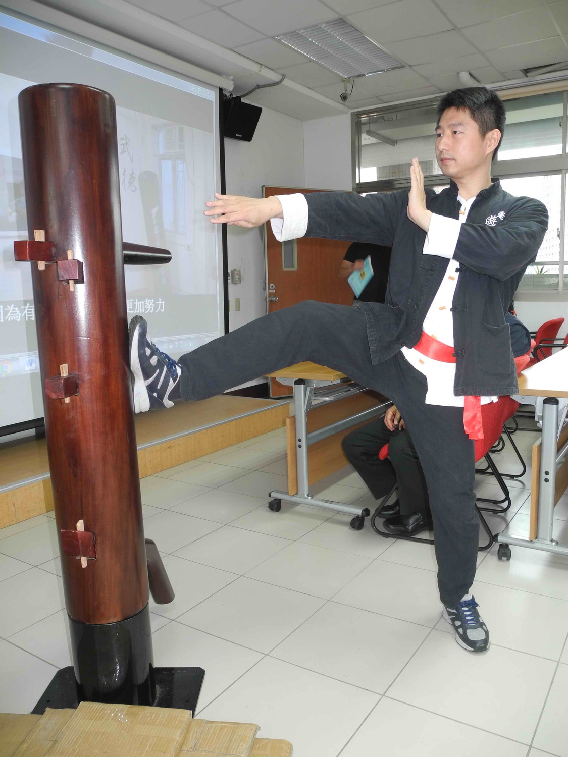 黎懿徵去年底參加第一屆「國際武術聯合會詠春拳大賽」，在33至40歲組包括自由搏擊與四項全能勇奪兩面金牌。    圖：王峻昌/攝