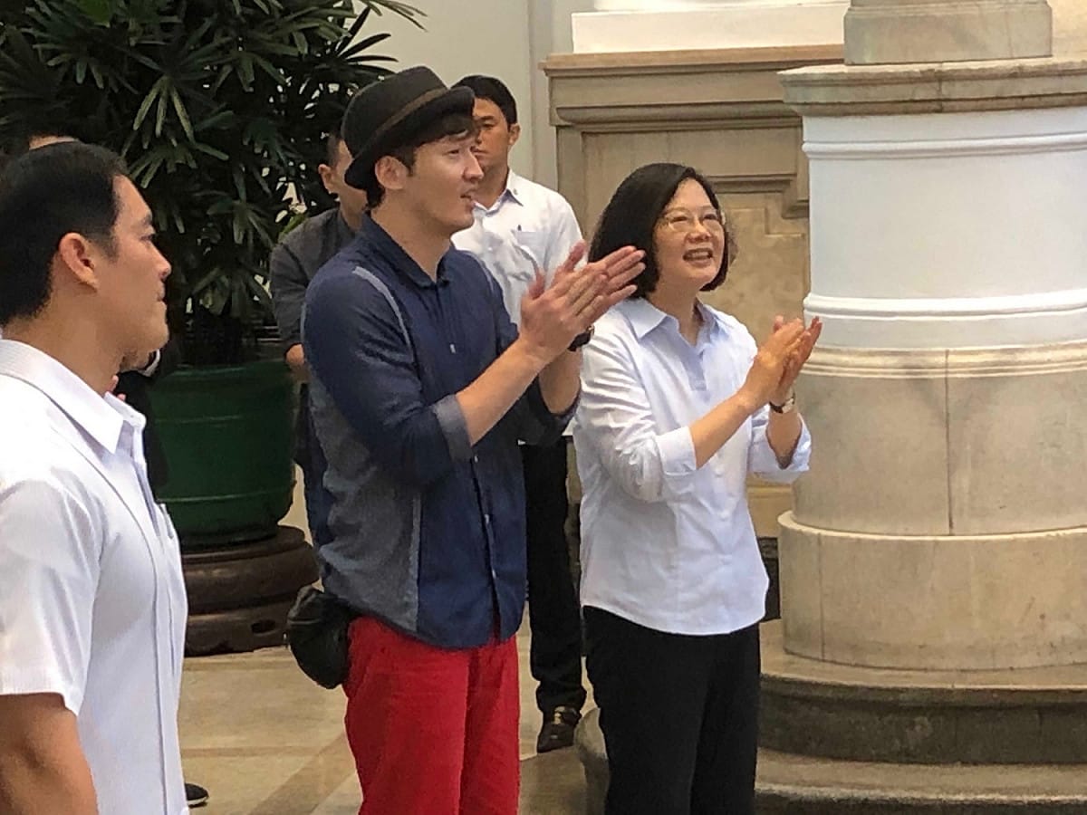 蔡英文總統上午接見「第十四屆 COLLEGE HIGH 全國制霸活動冠軍隊伍」。 圖：趙婉淳／攝