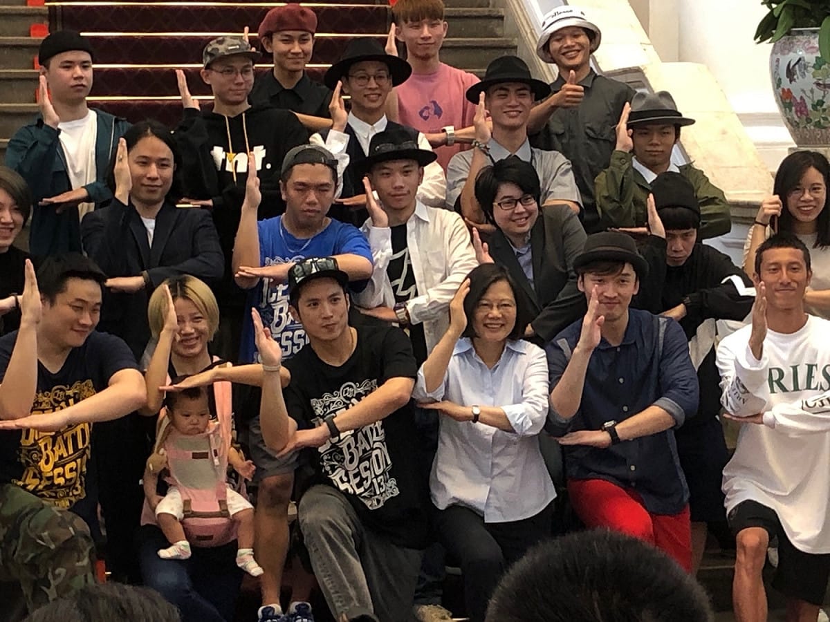 蔡英文總統上午接見「第十四屆 COLLEGE HIGH 全國制霸活動冠軍隊伍」。 圖：趙婉淳／攝