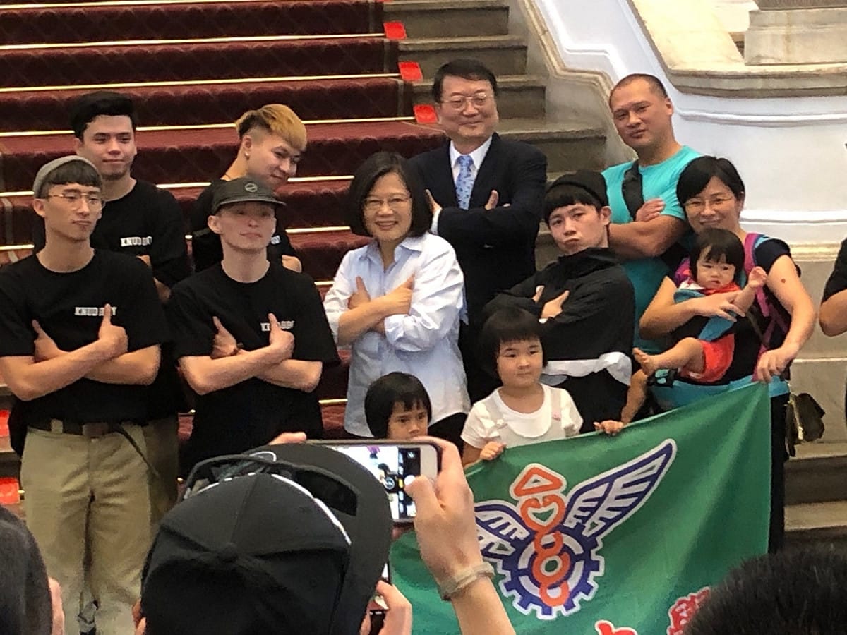 蔡英文總統上午接見「第十四屆 COLLEGE HIGH 全國制霸活動冠軍隊伍」。 圖：趙婉淳／攝