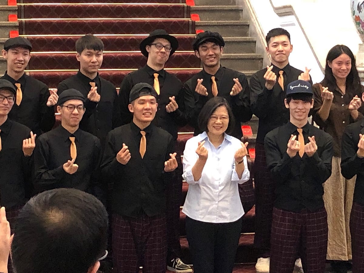 蔡英文總統上午接見「第十四屆 COLLEGE HIGH 全國制霸活動冠軍隊伍」。 圖：趙婉淳／攝