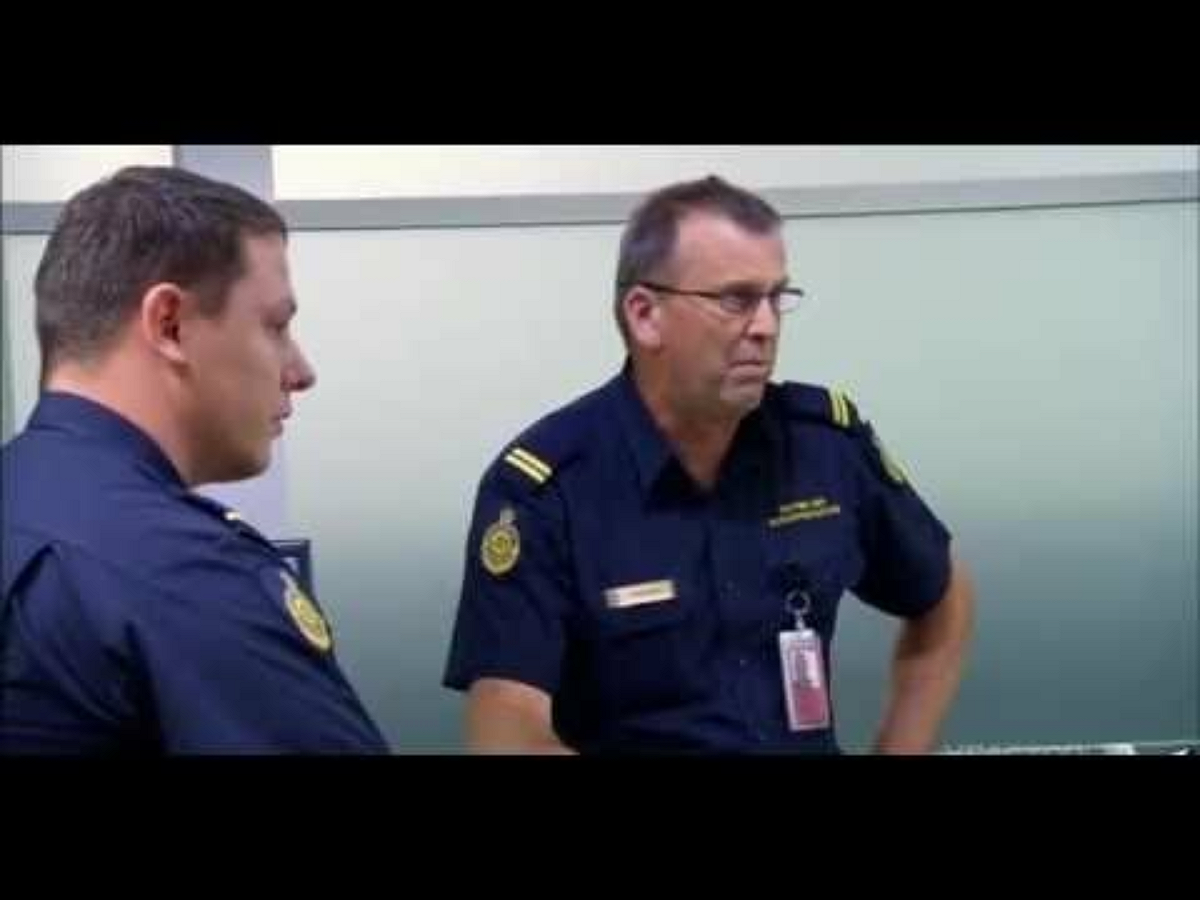 澳洲邊境部隊（Australian Border Force，ABF）官員最近攔阻35名台灣人入境，指他們打算從事「鍋爐室」（Boiler Room）詐騙。 圖：翻攝自Youtube