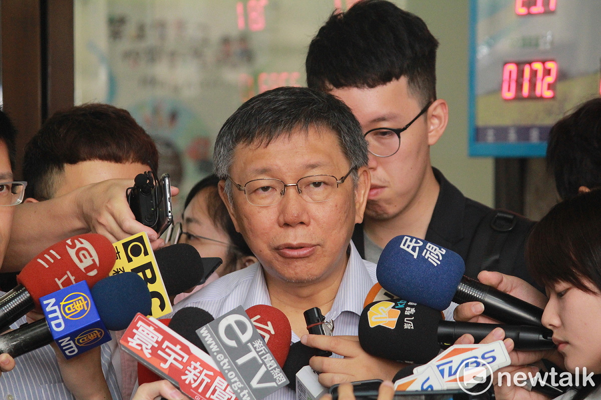 台北市長柯文哲近日時常痛批藍綠兩黨，甚至表示台灣的總統選舉只剩「菜包跟草包」能選，很糟糕！引起外界推論這是要參選的前哨戰。 圖：新頭殼資料照