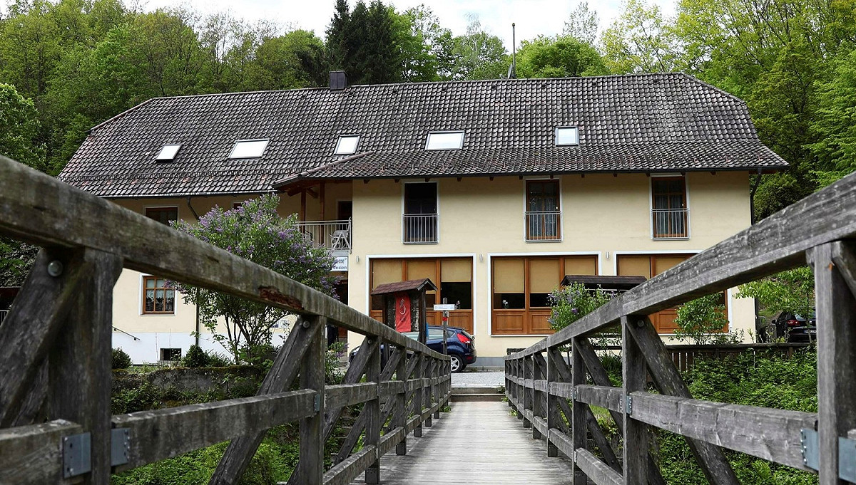 德國日前發生五起離奇命案，巴伐利亞邦（Bavaria）帕紹（Passau）的飯店日前找到3具遺體，昨天警方又在德國另一頭的維廷根（Wittingen）發現兩名女性死者。 圖：達志影像/美聯社