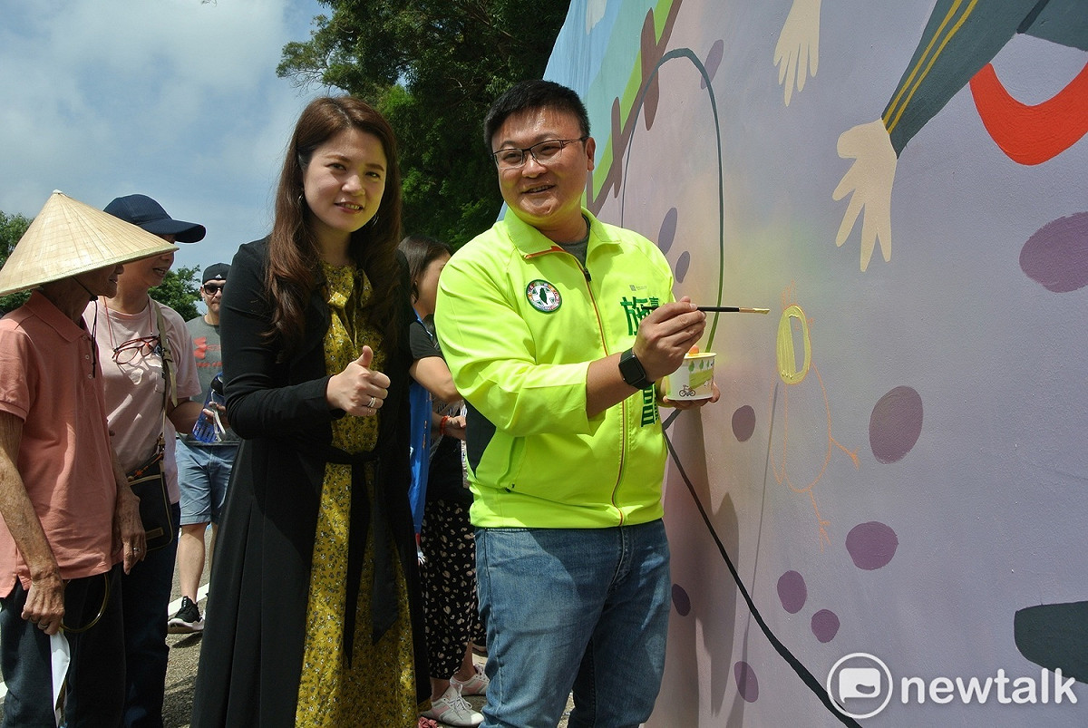 台中市議員施志昌說自己從小最不會的就是畫畫。 圖 : 唐復年/攝