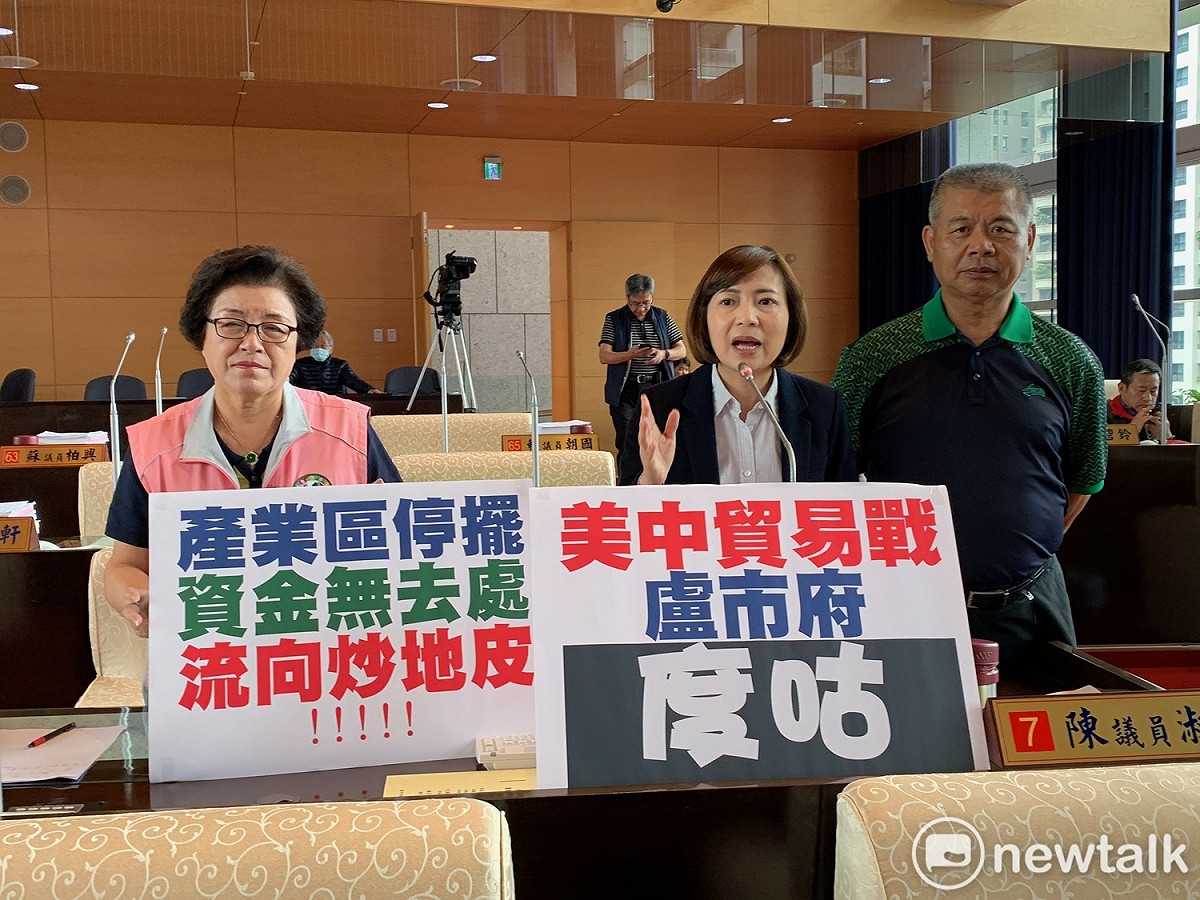 台中市議員批盧市府像是在「度咕」。 圖 : 唐復年/攝