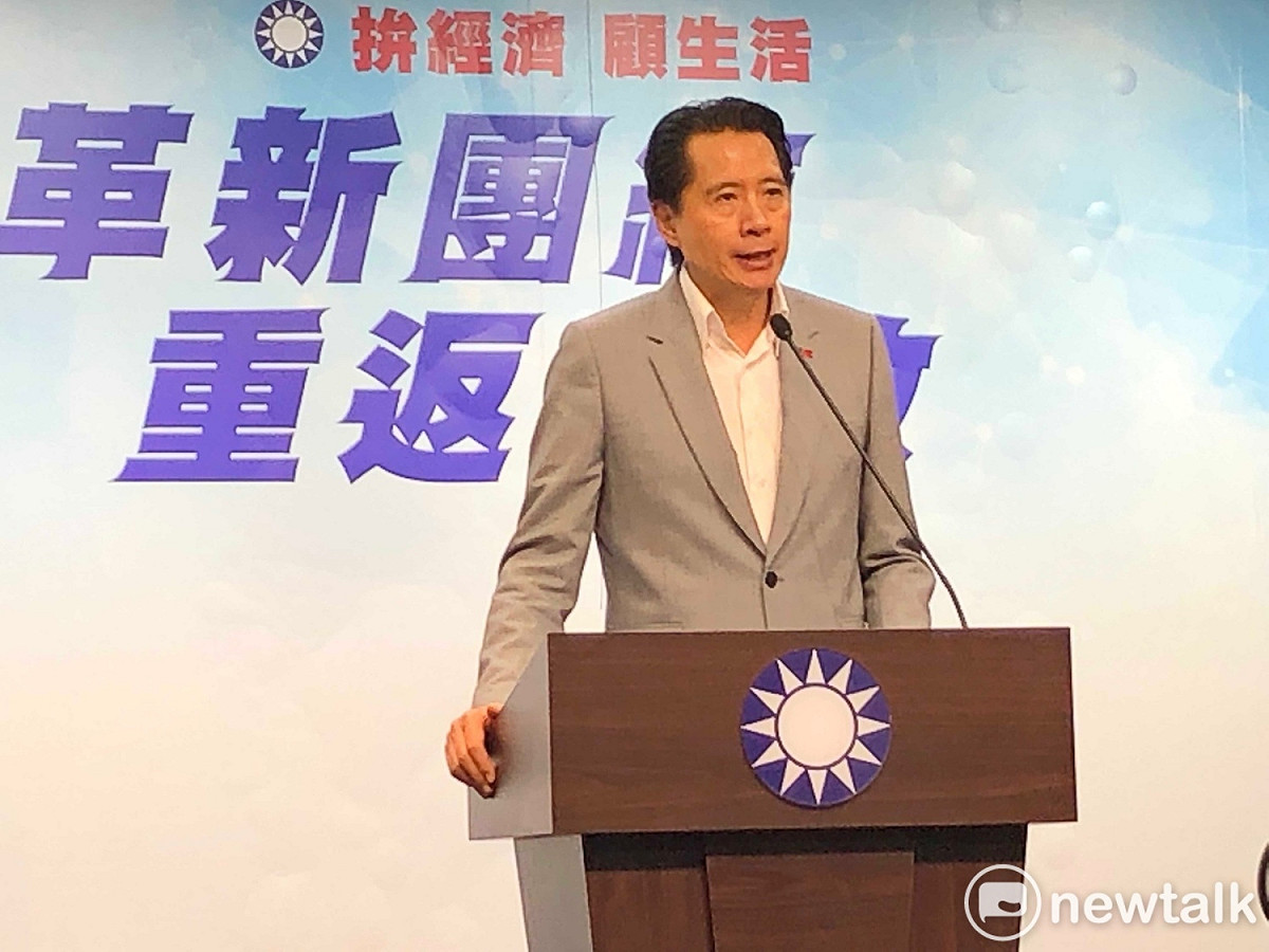 國民黨發言人歐陽龍下午轉述中常會內容。 圖：趙婉淳／攝
