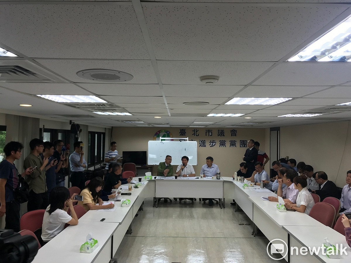 台北市長柯文哲今日拜會民進黨議會黨團。 圖：周煊惠 ／攝
