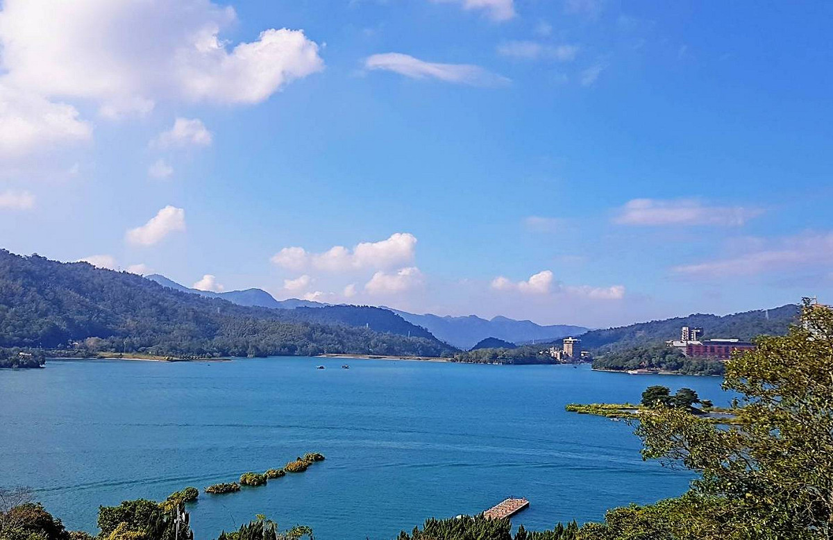 夏季熱浪來襲，要注意補充水份及做好防曬，以免中暑。 圖：閻芝霖/提供