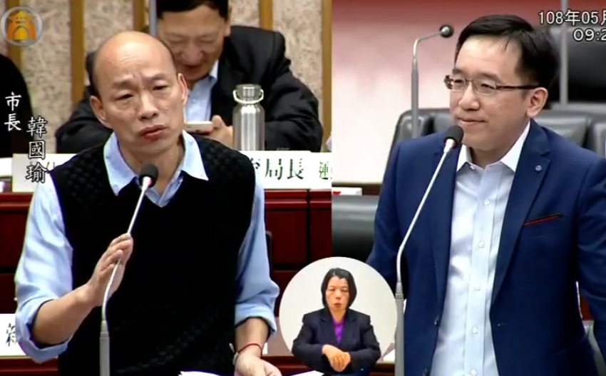 民進黨高雄市議員陳致中質詢高雄市長韓國瑜。 圖：翻攝自高雄市議會(資料照片)