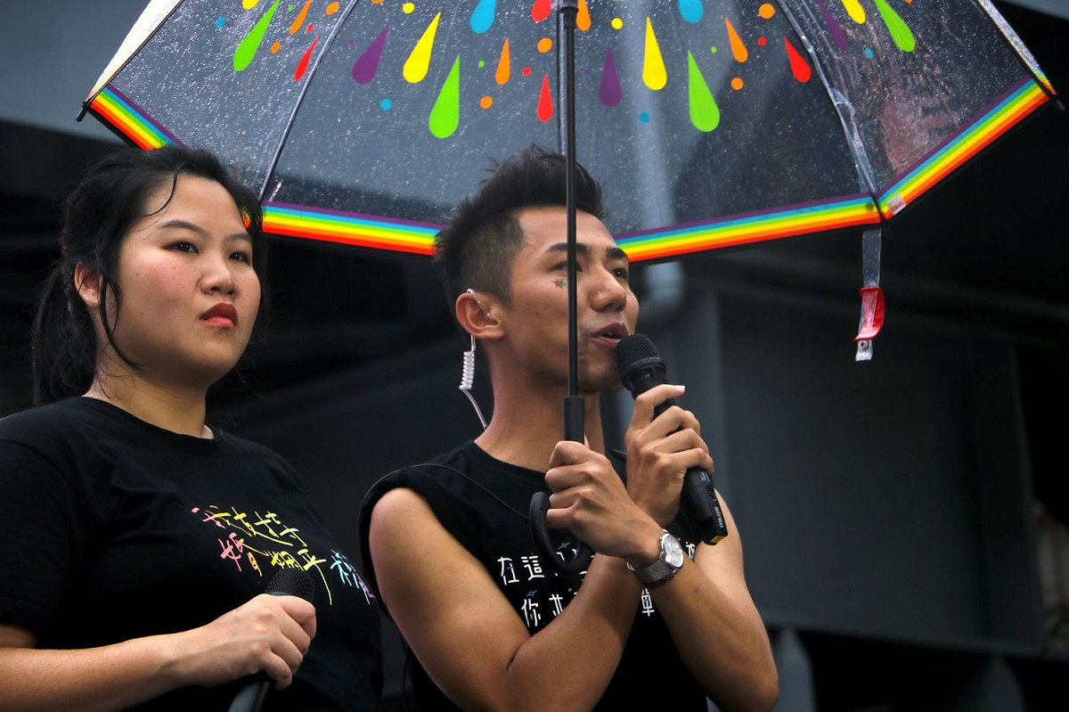 現場充滿彩虹元素，即使今早便陰雨連連，仍沒有阻擋挺同民眾的決心。 圖：婚姻平權大平台提供