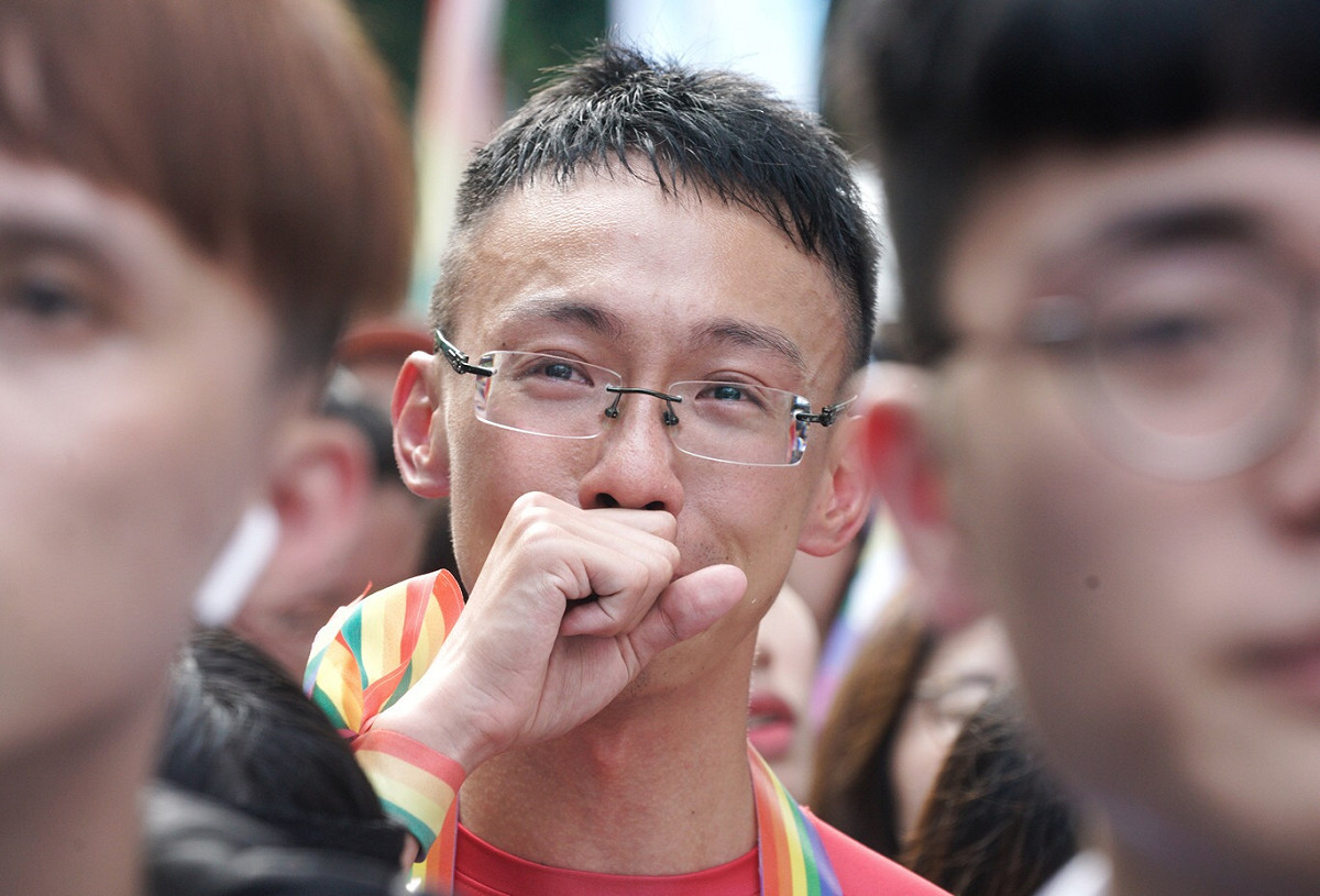 立法院院會三讀通過同婚專法，支持者難掩內心激動。 圖：張良一 / 攝