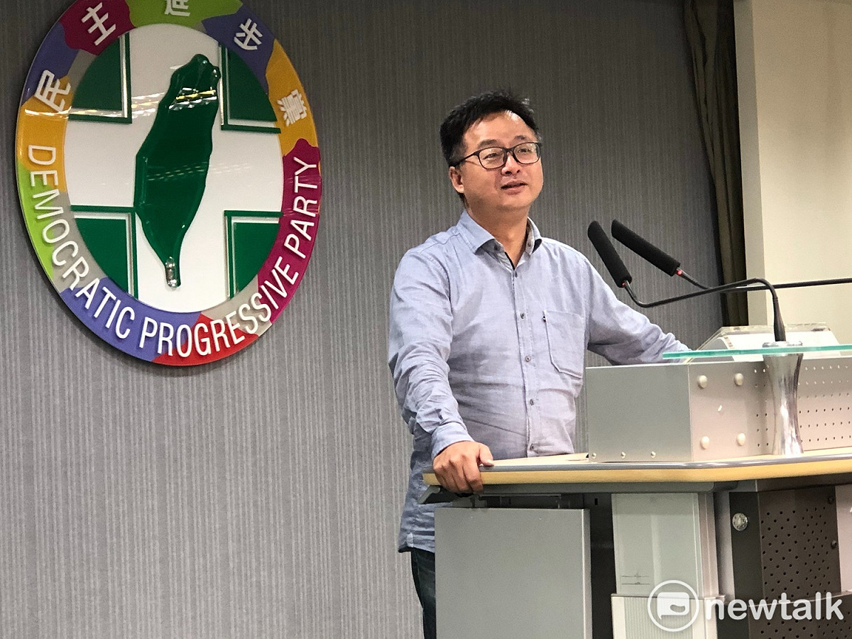 民進黨秘書長羅文嘉今（17）日表示，民進黨總統初選將採對比式民調，同時納入手機。 圖：謝莉慧/攝