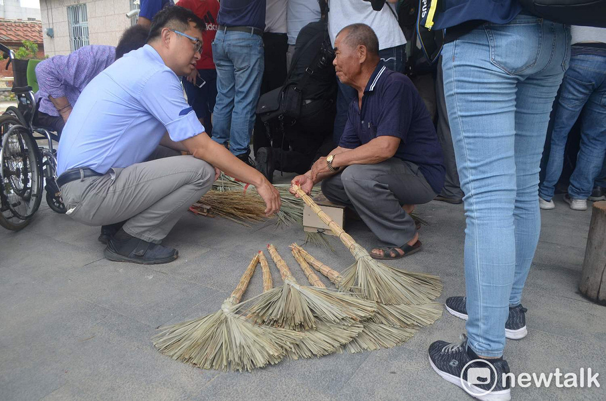 天地掃也有實際掃地的功用。 圖：蔡坤龍/攝